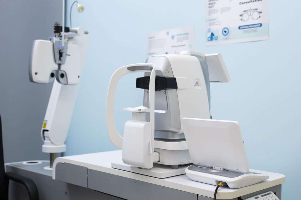 AI vs Traditional Eye Surgery