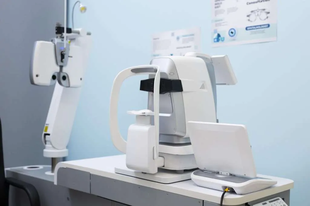 AI vs Traditional Eye Surgery